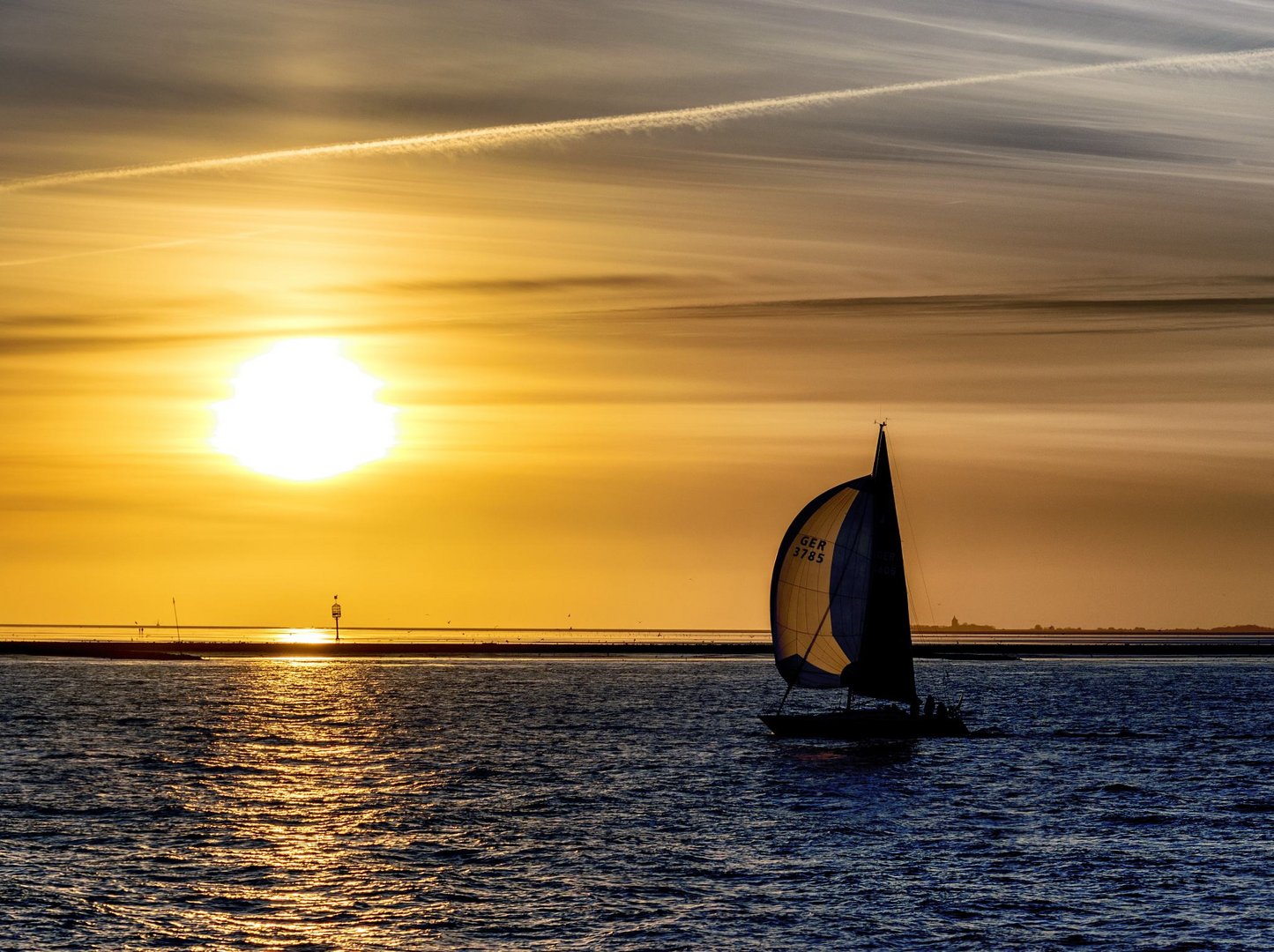Segelboot vor Neuwerk Foto & Bild | sunset, sonnenuntergang, segeln