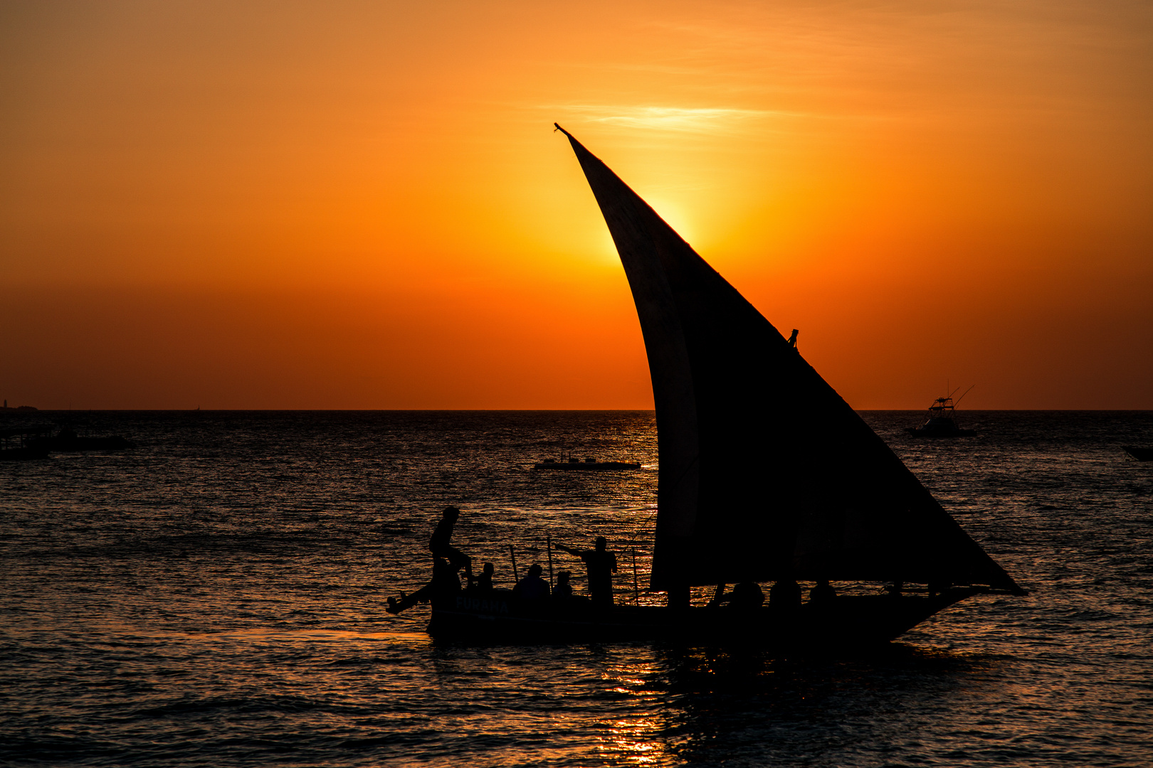 Segelboot vor Sonnenuntergang auf Zanzibar