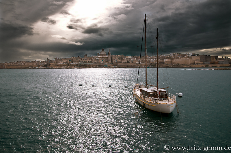 Segelboot vor Valletta