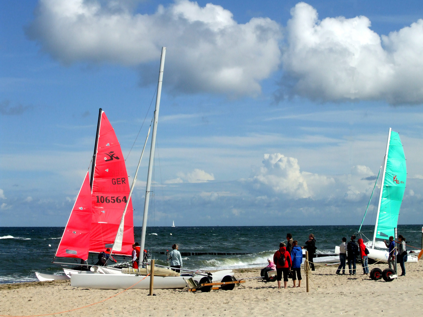 Segelboote am Strand