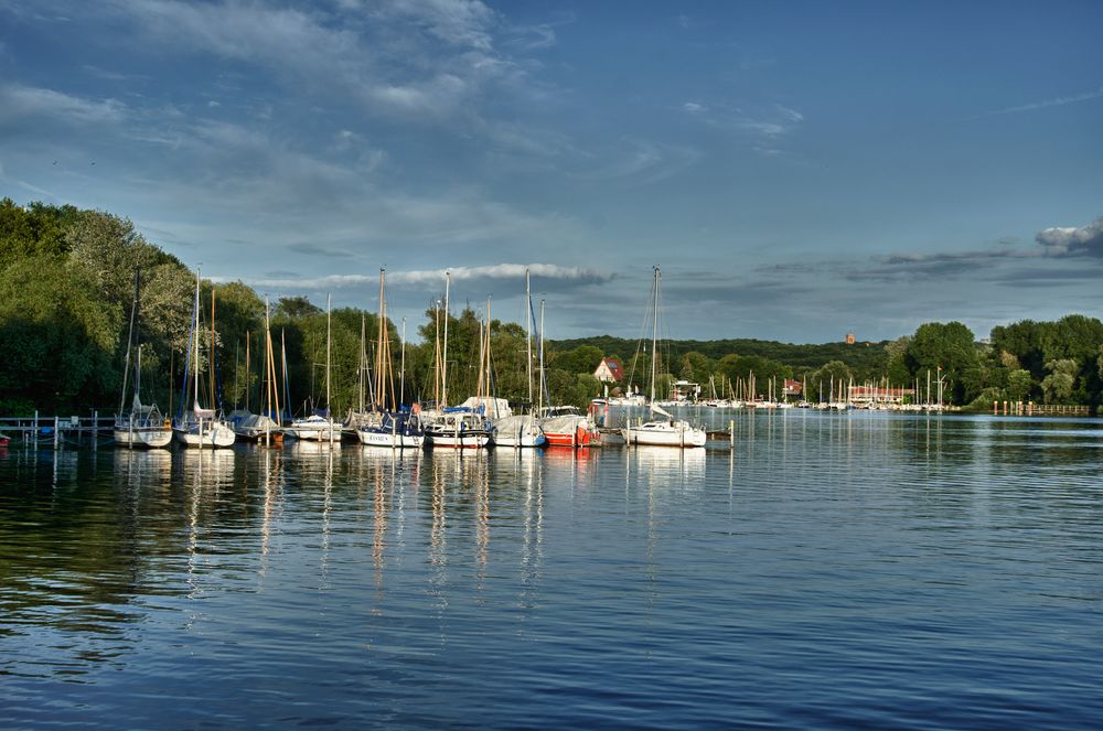 Segelboote im Hafen