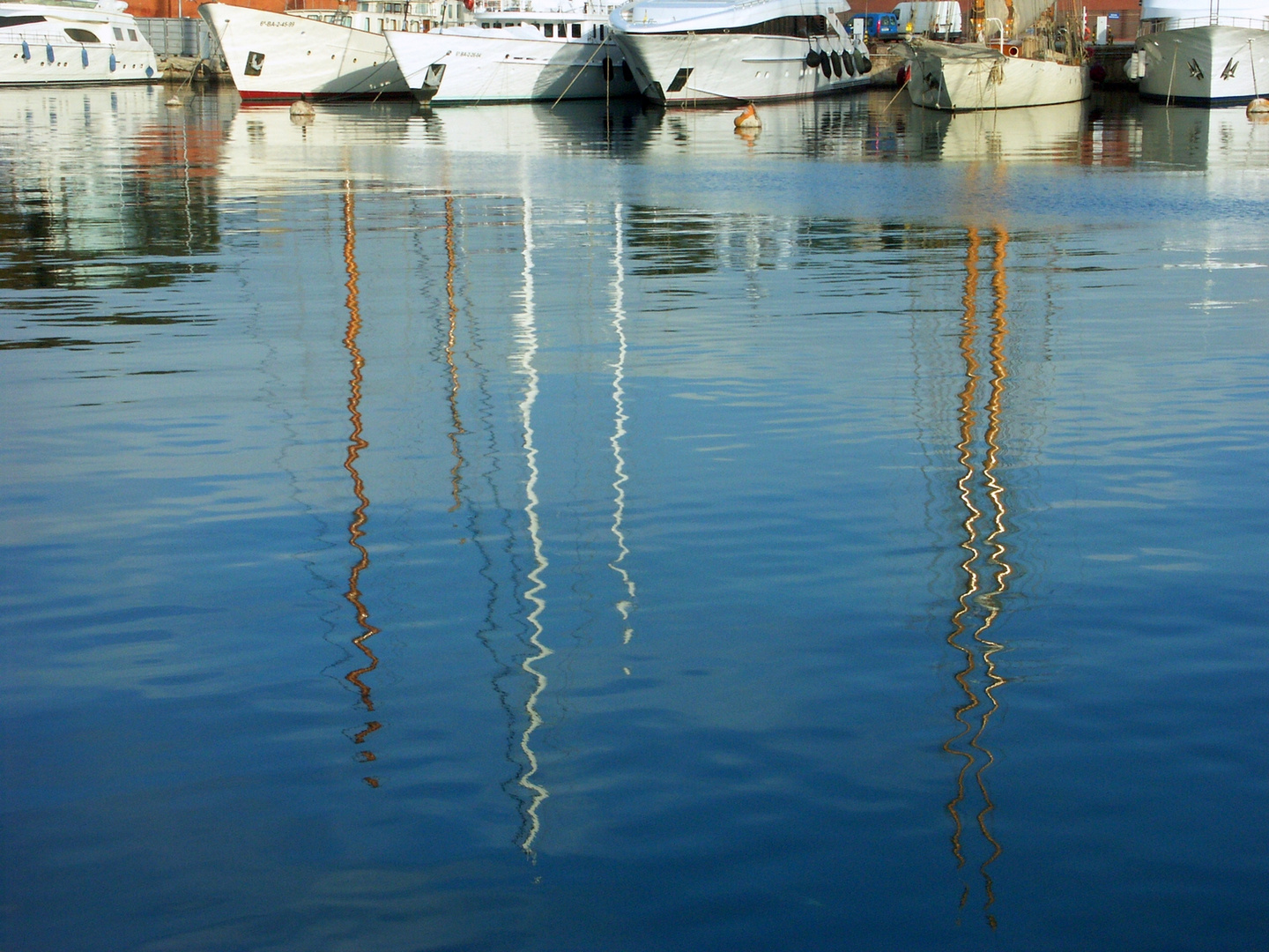 Segelboote im Hafen von Barcelona