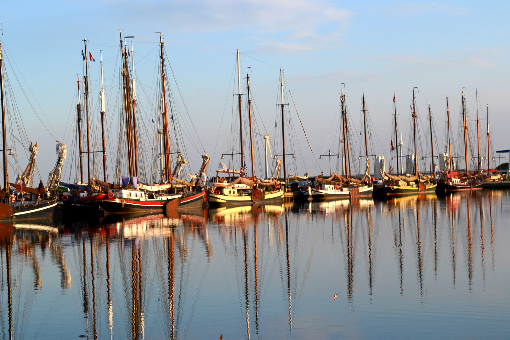 Segelboote im Hafen von Enkhiusen