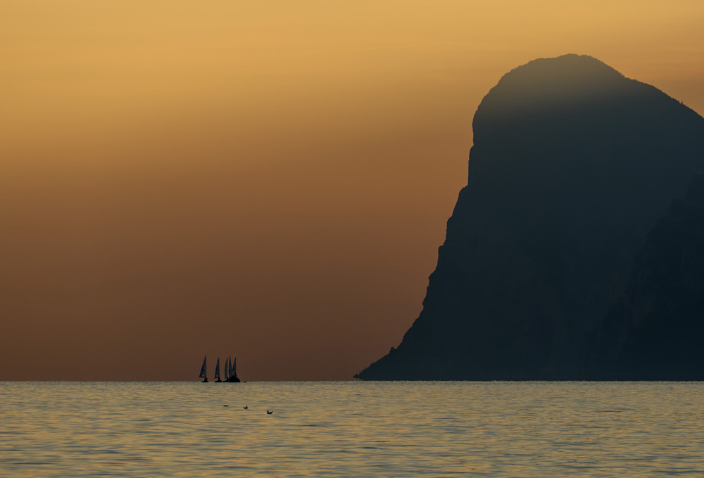 Segelboote im Sonnenuntergang