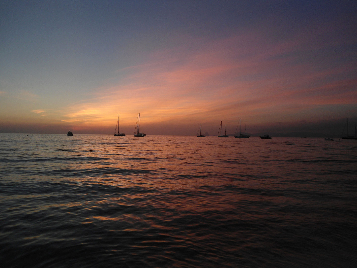 Segelboote im Sonnenuntergang bei Formentera