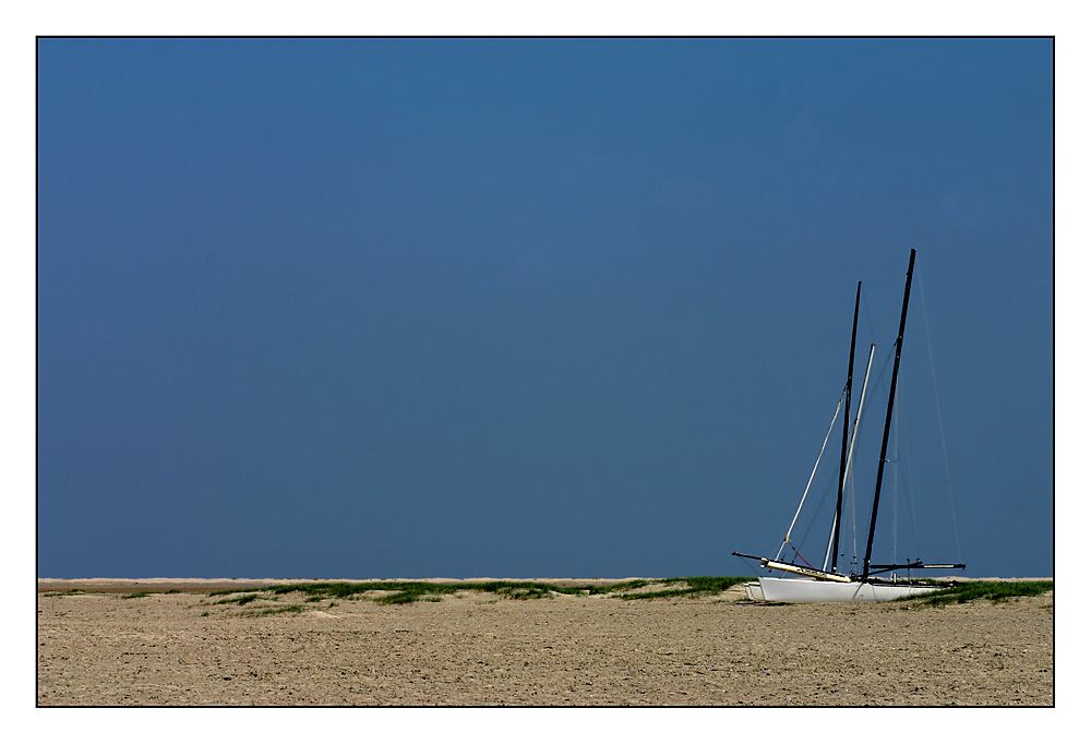 Segelboote ohne Segel und ohne Wasser