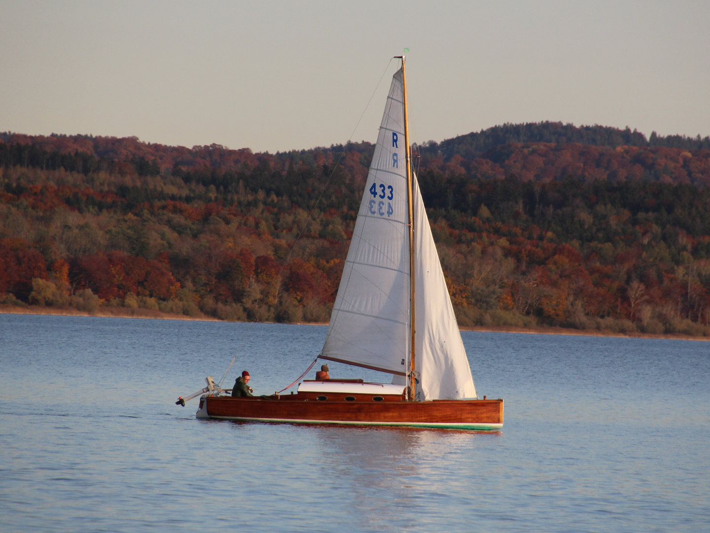 Segelboot_im_Herbst_Ammersee