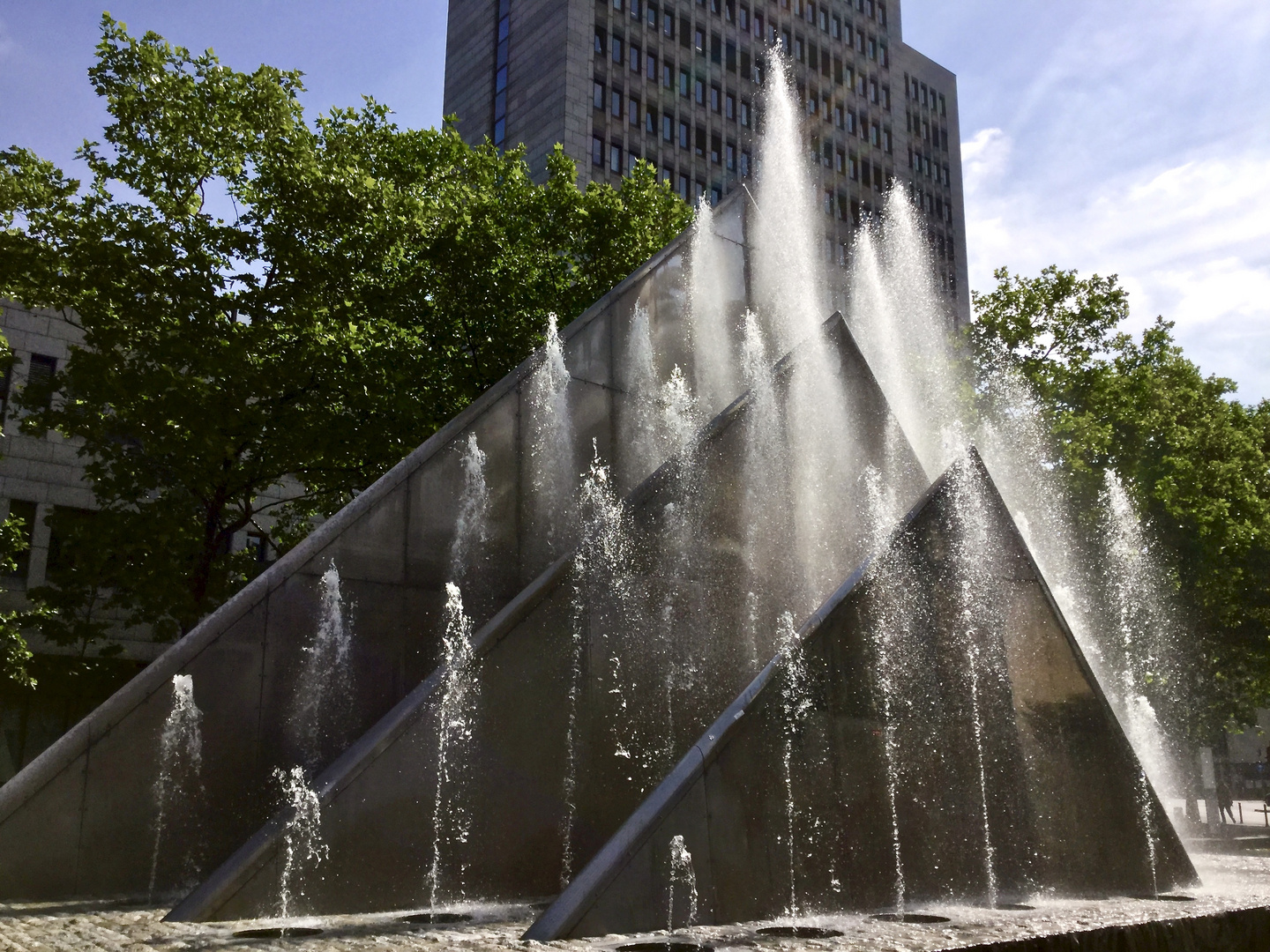 Segelbrunnen an der Bundesbank, Düsseldorf