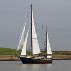 Segelchiff  vor dem Nassau Hafen in Wilhelmshaven