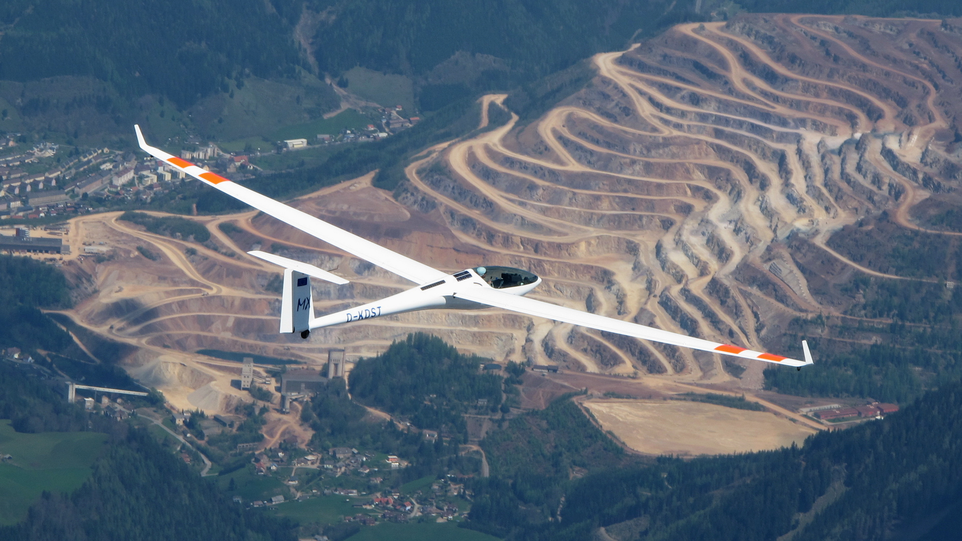 Segelflieger vor Erzberg