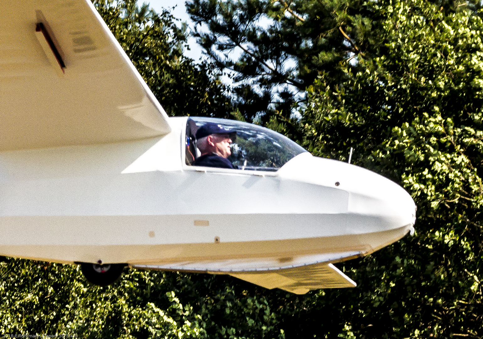 Segelflug / Landeanflug mit ausgefahrenen Bremsen