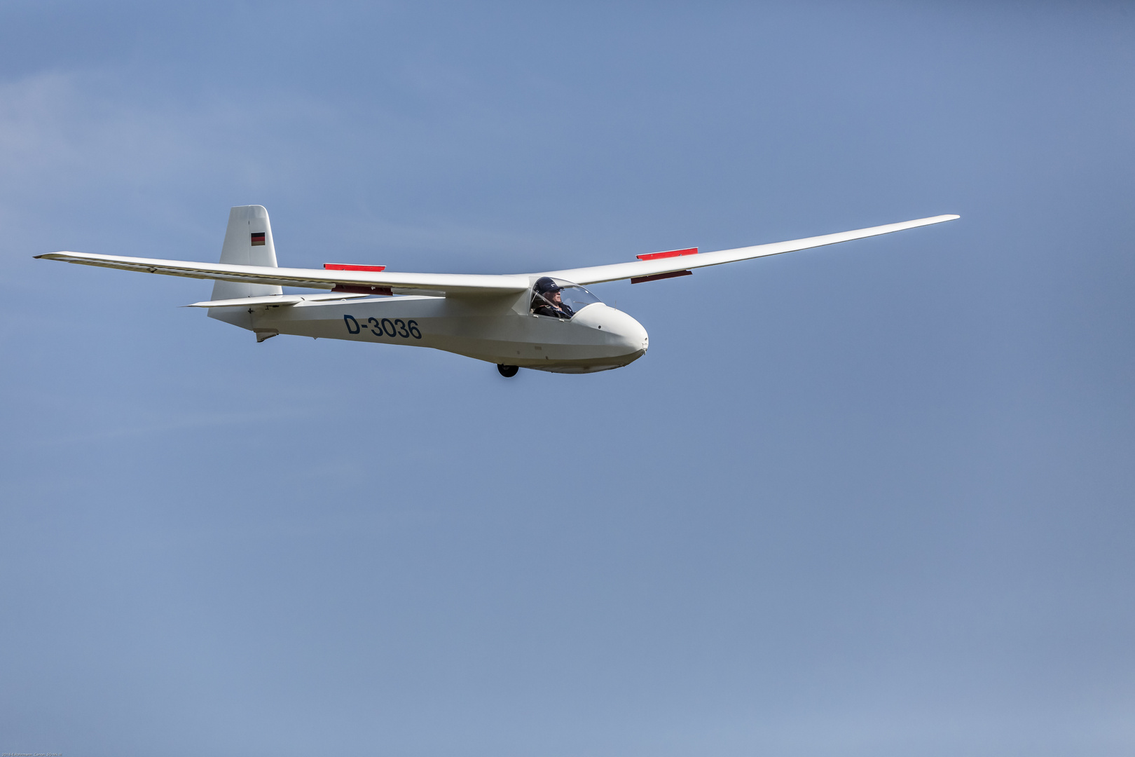 Segelflug / Landeanflug mit ausgefahrenen Bremsen