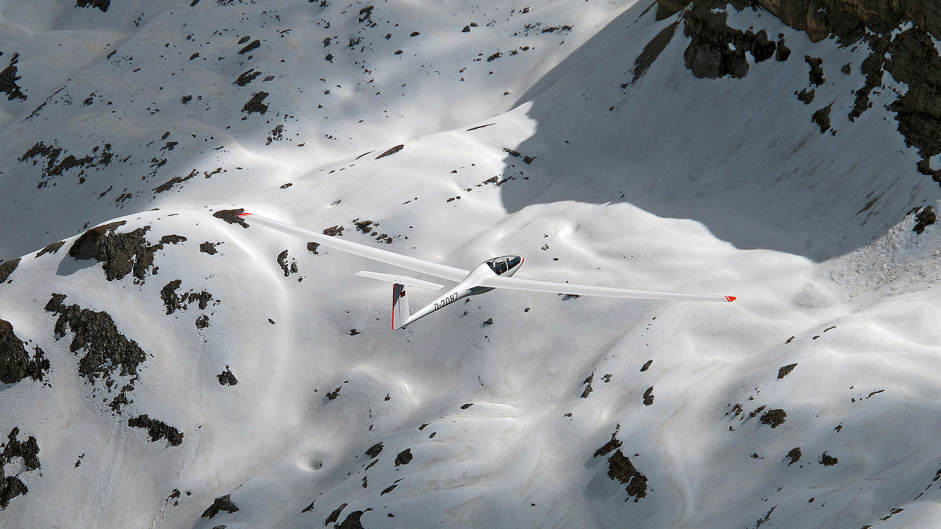 Segelflug über Schnee