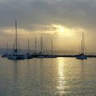 Segelhafen in Chora im warmen Licht