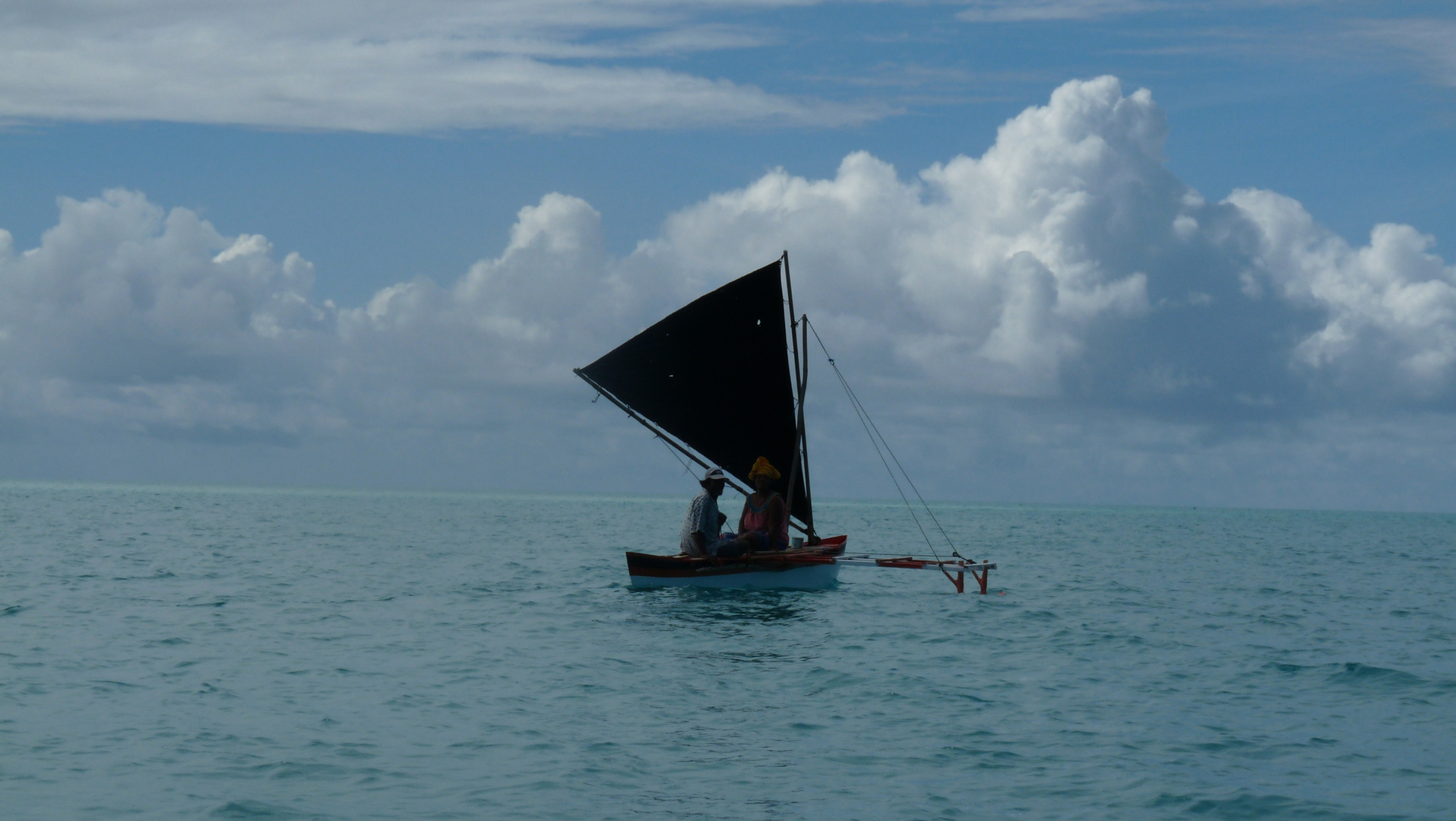 Segelkanu in der Südsee in der Lagune von Tarawa