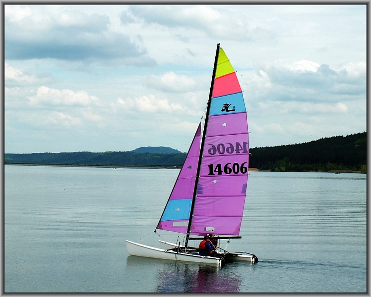 Segelkatamaran auf dem Brombachsee