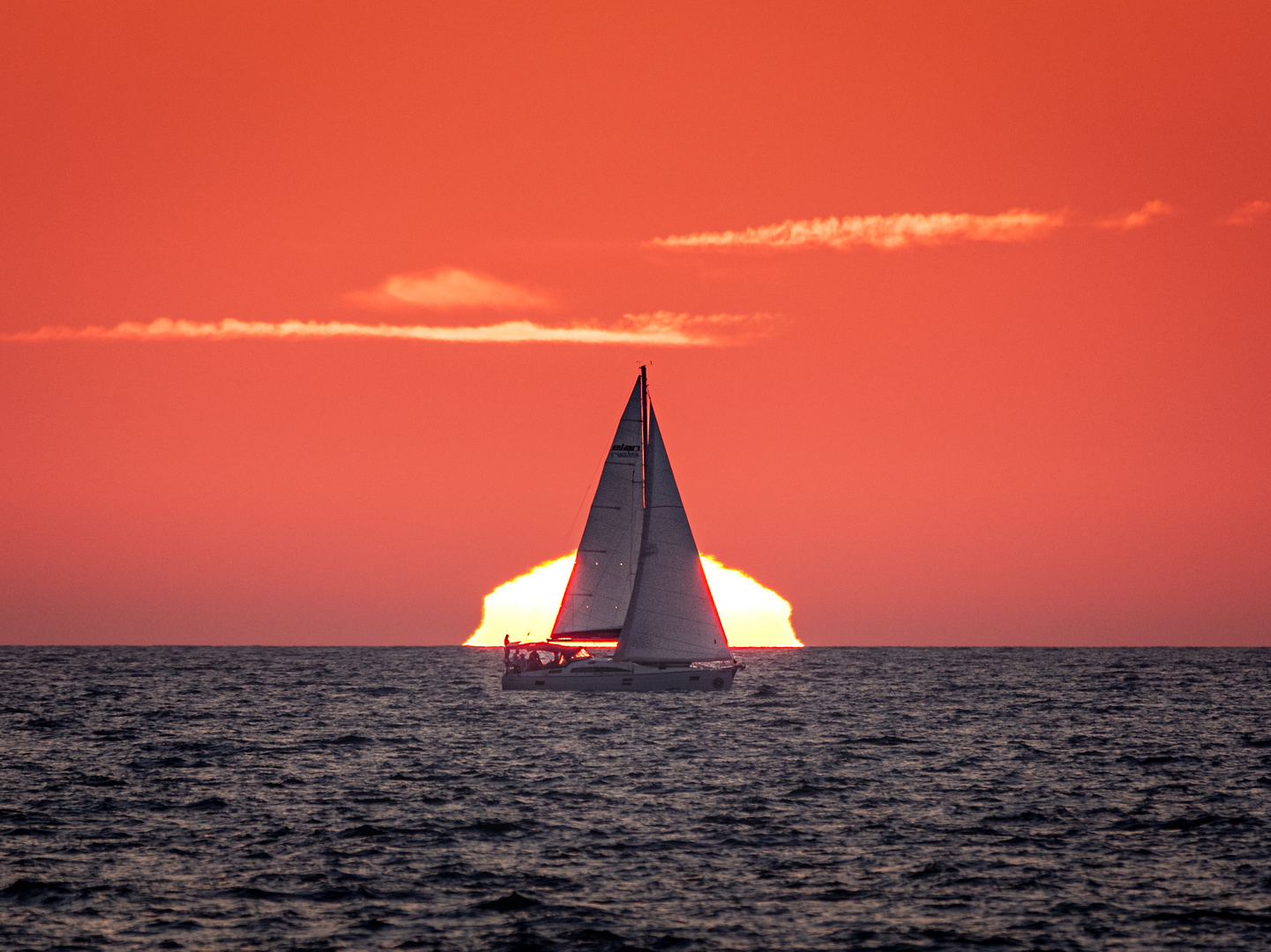 Segeln im letzten Licht