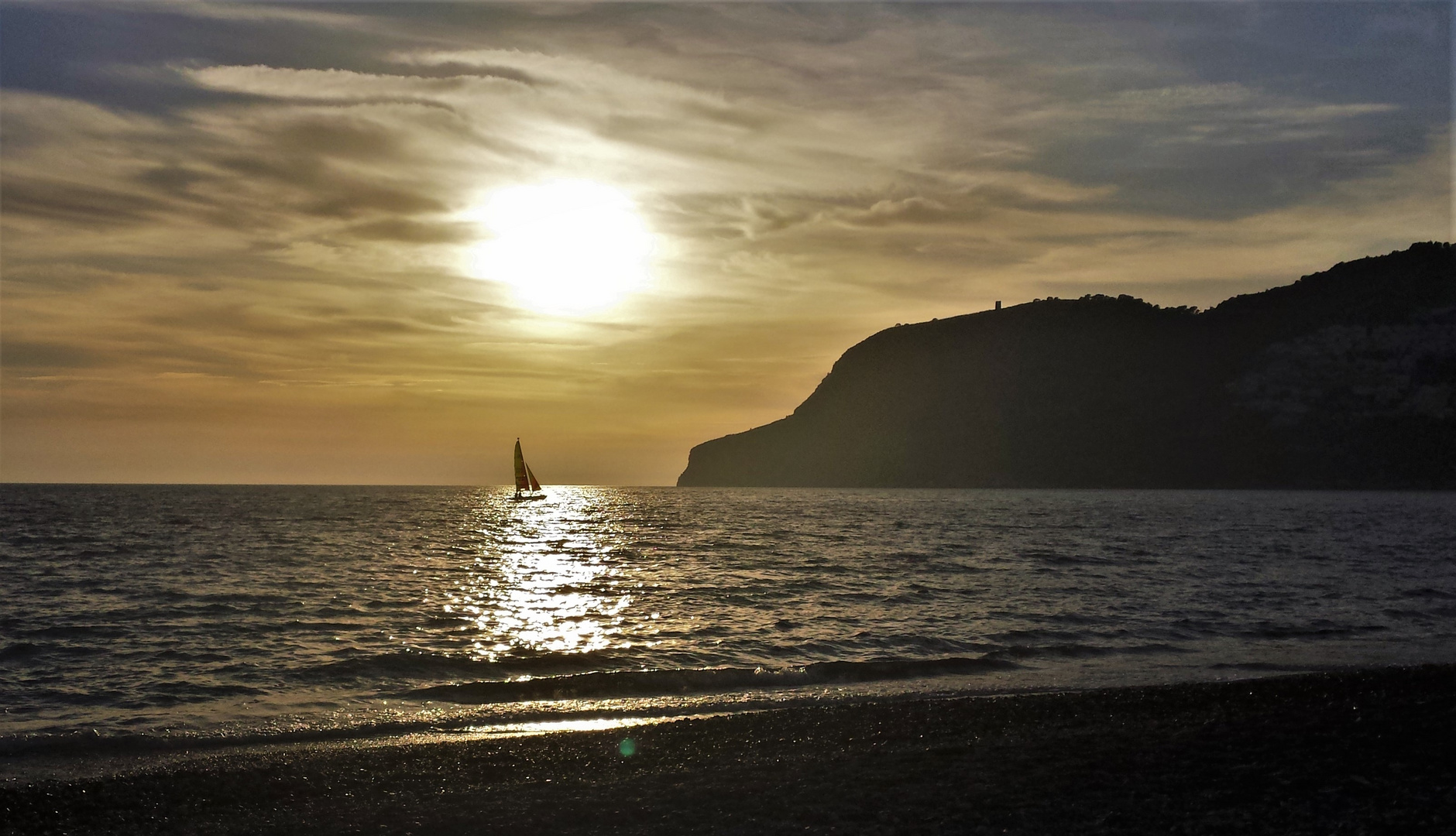 Segeln in den Sonnenuntergang