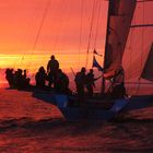 segeln in den Sonnenuntergang
