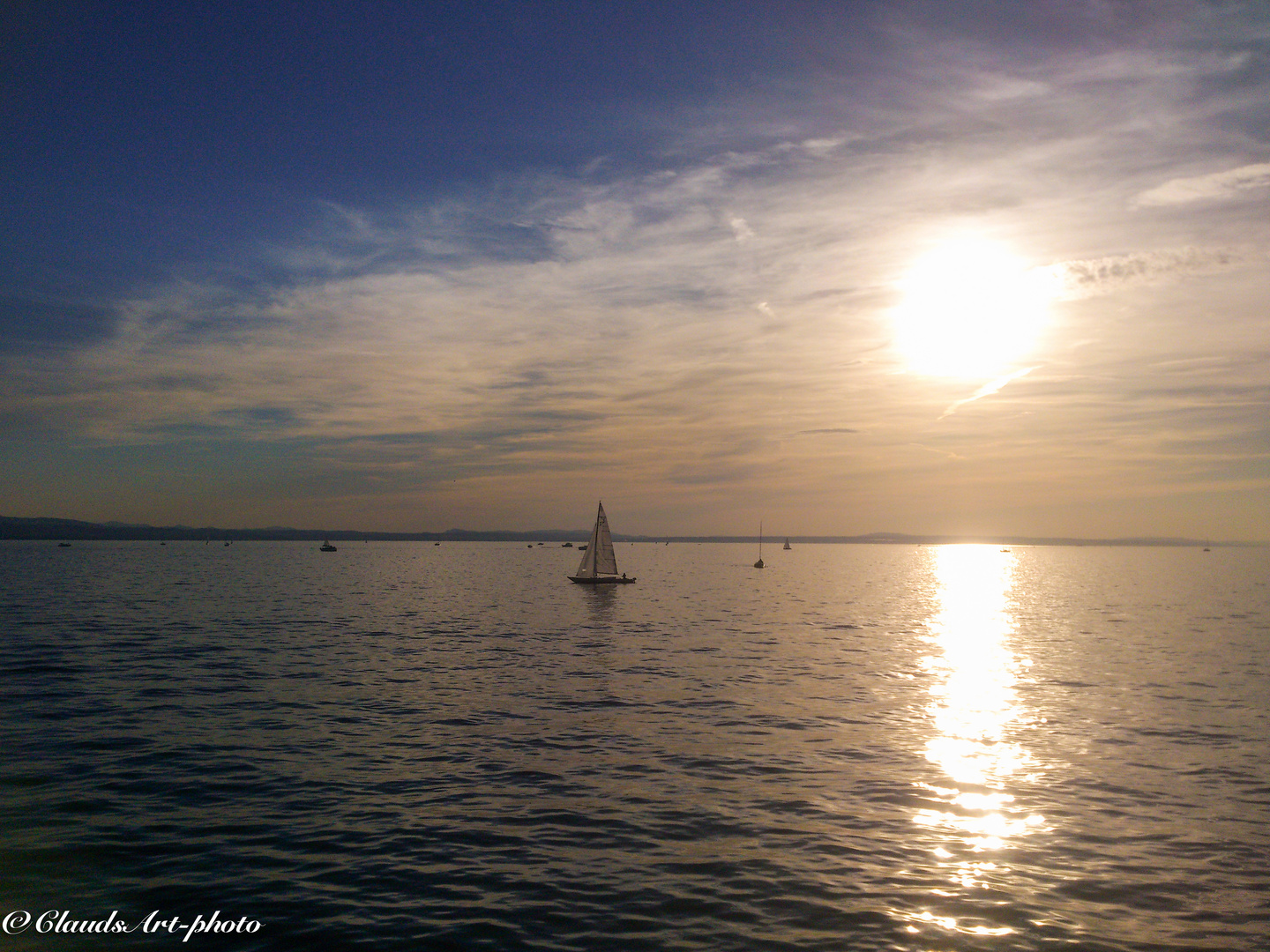 Segeln in den Sonnenuntergang