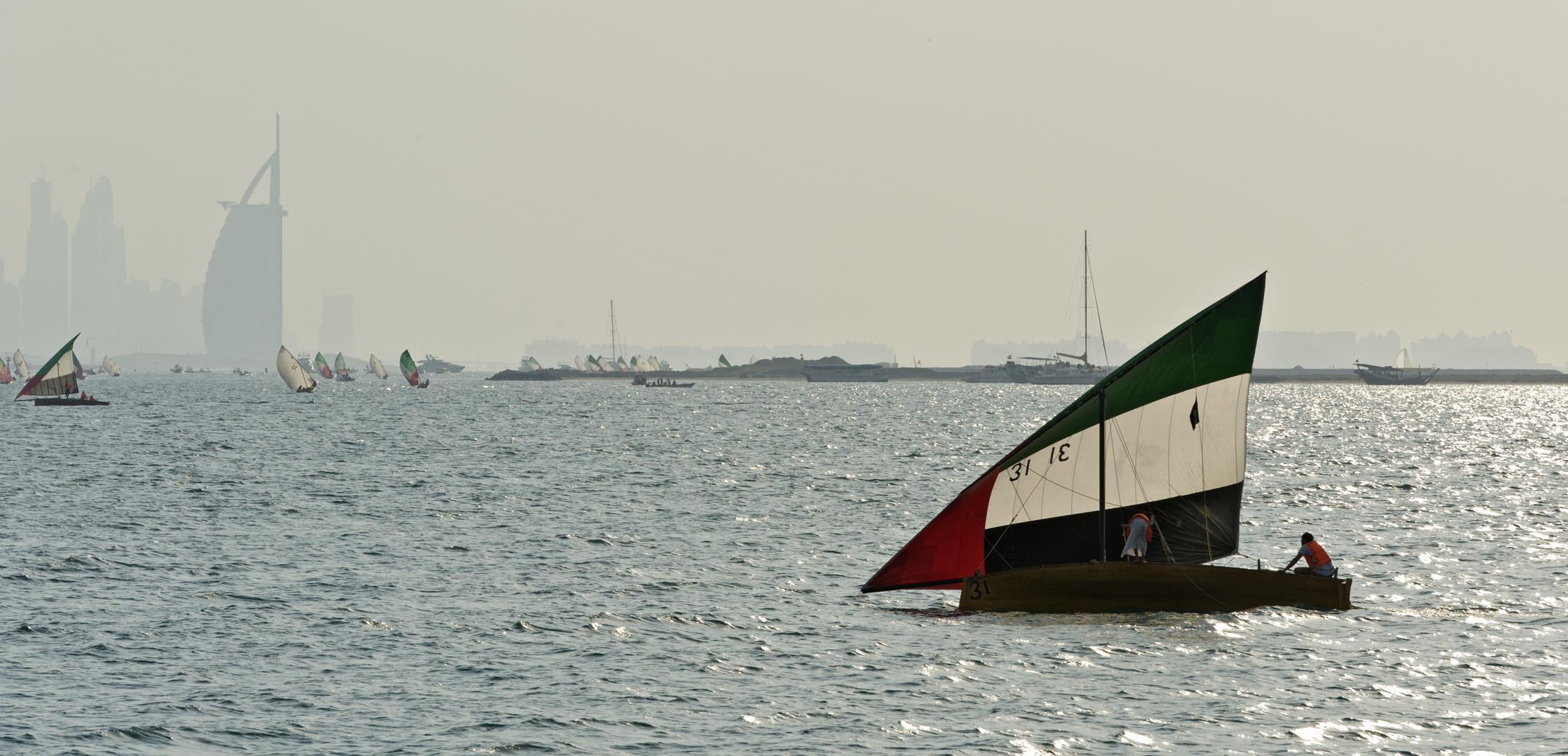 Segelregatta vor Jumeirah Beach