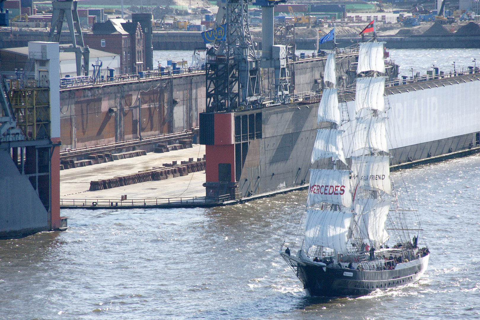 Segelschiff an den Docks