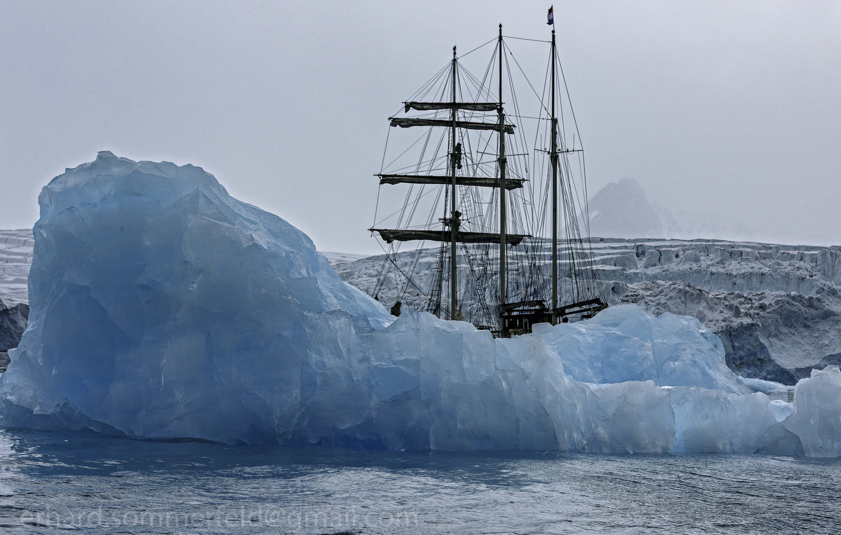 Segelschiff im Eis