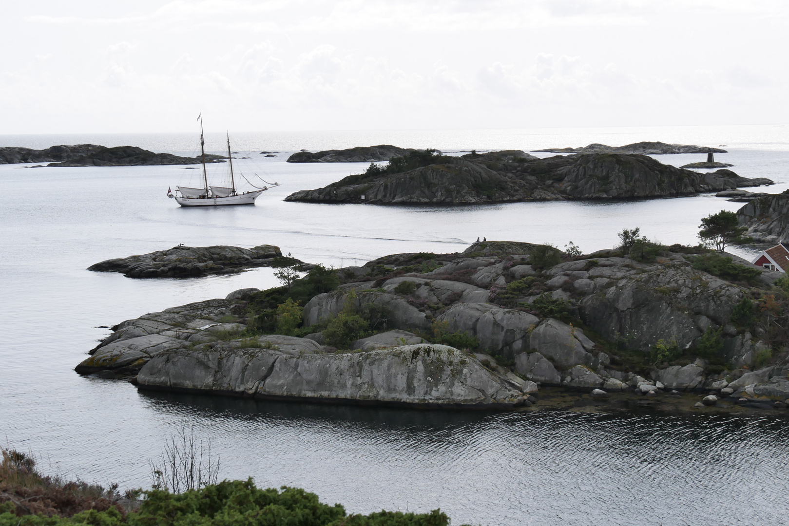 Segelschiff im Fjord