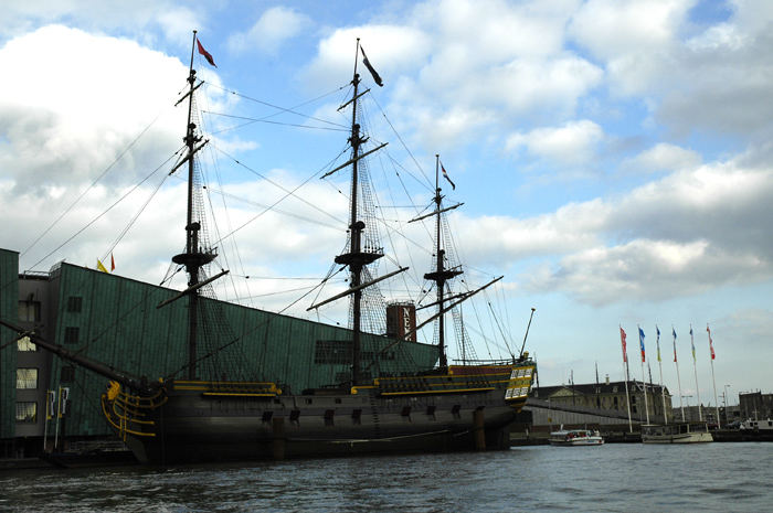 Segelschiff im Hafen von Amsterdam