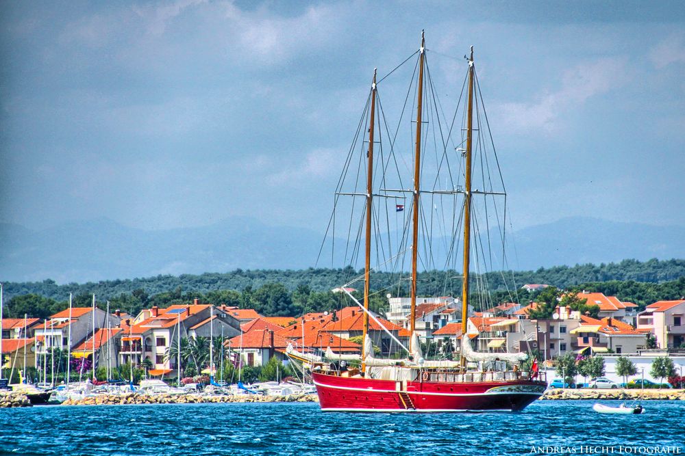 Segelschiff im Hafen von Zadar