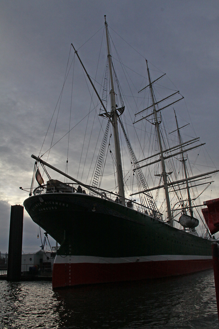 segelschiff im hamburger hafen..