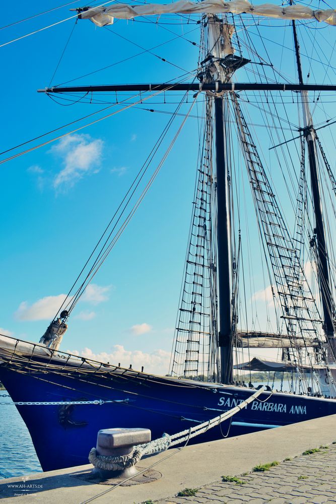 Segelschiff im Rostocker Hafen