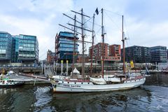 Segelschiff Loth Lorien am Kaiserkai in der Hafencity