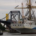 Segelschiff "MIR" verläßt Wilhelmshaven