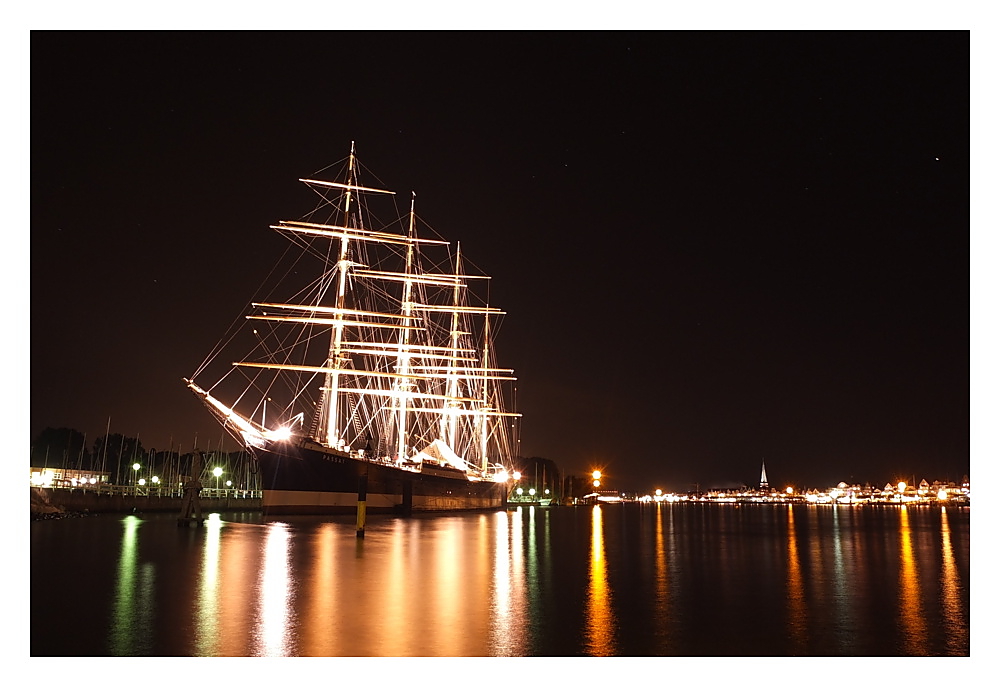 Segelschiff "Passat" bei Nacht