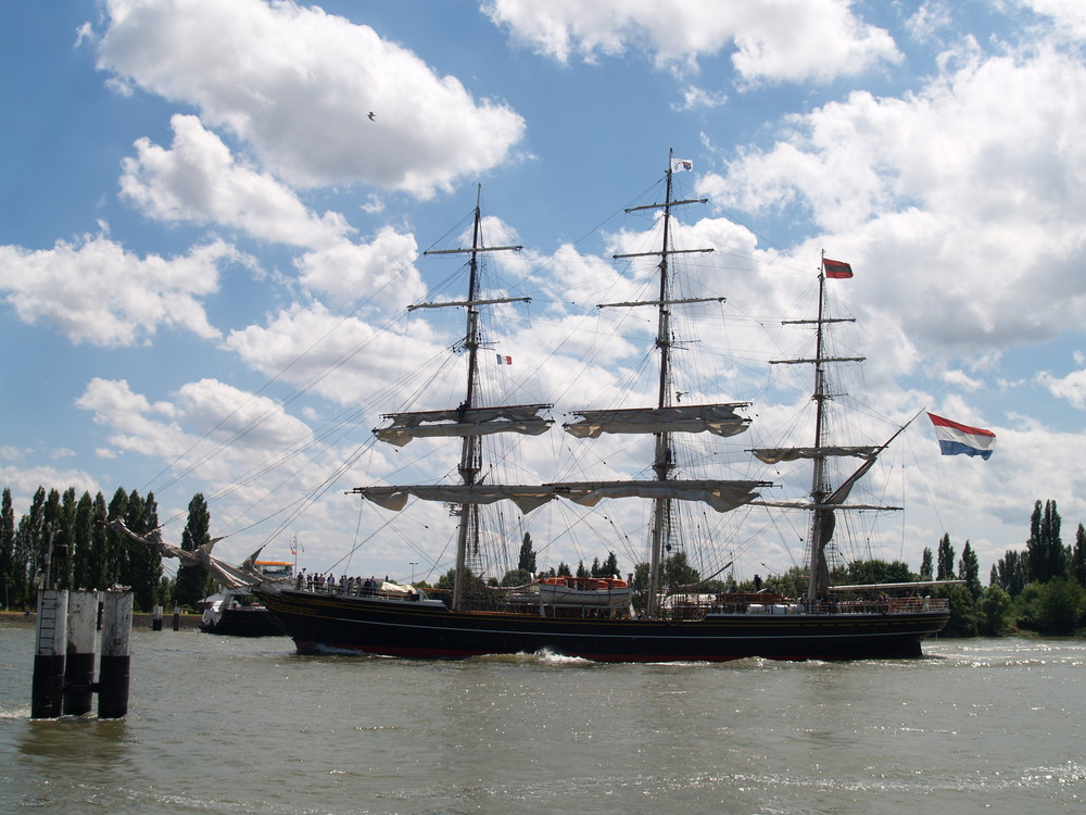 Segelschiff Stad Amsterdam auf der Seine