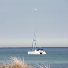 Segelschiff und Flugzeug