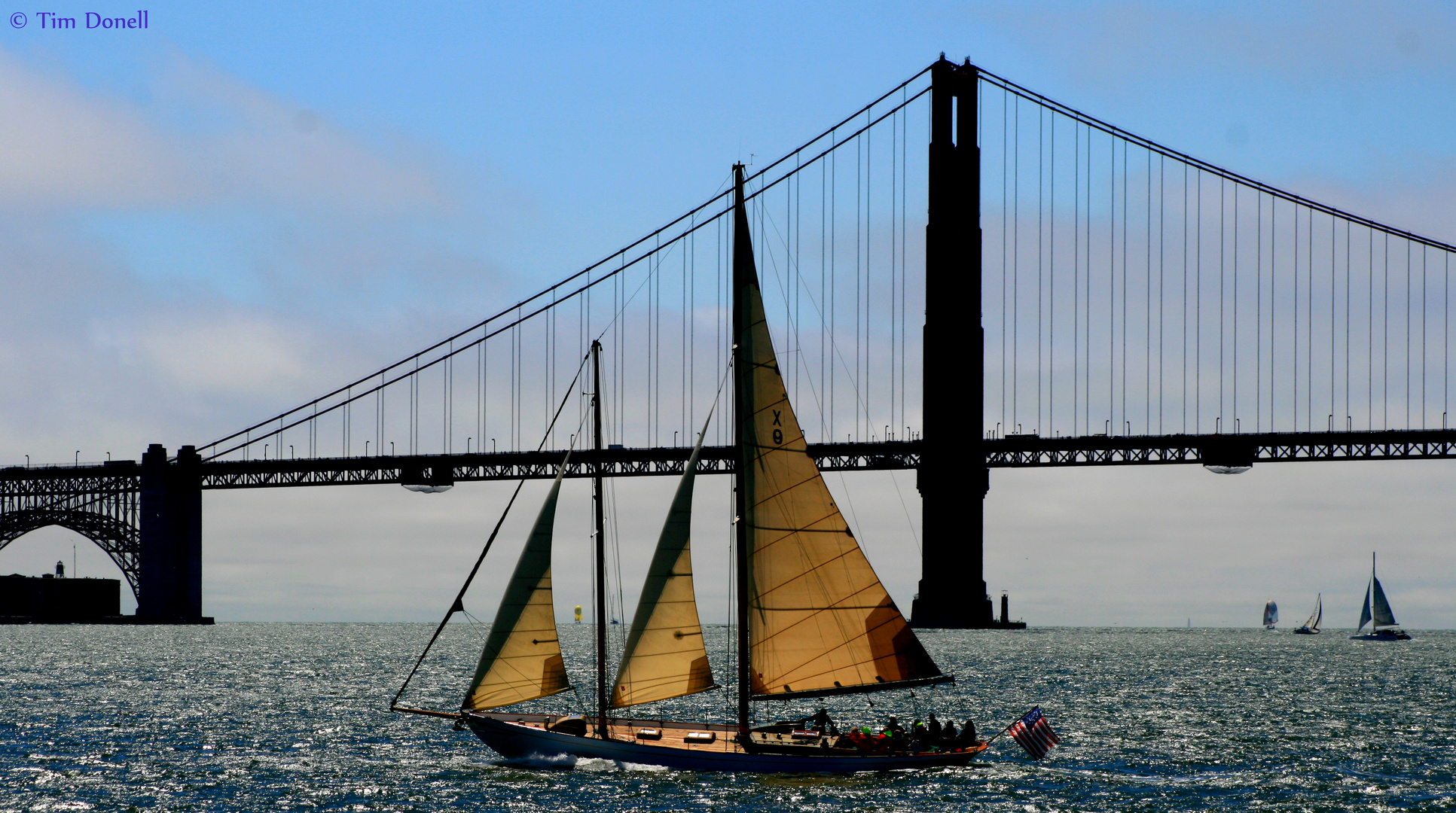 Segelschiff vor der Golden Gate Bridge