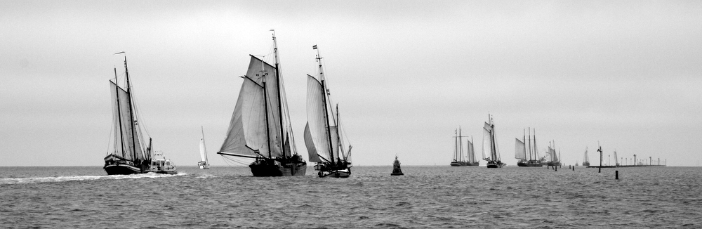 Segelschiffe auf dem Holländischen Wattenmeer