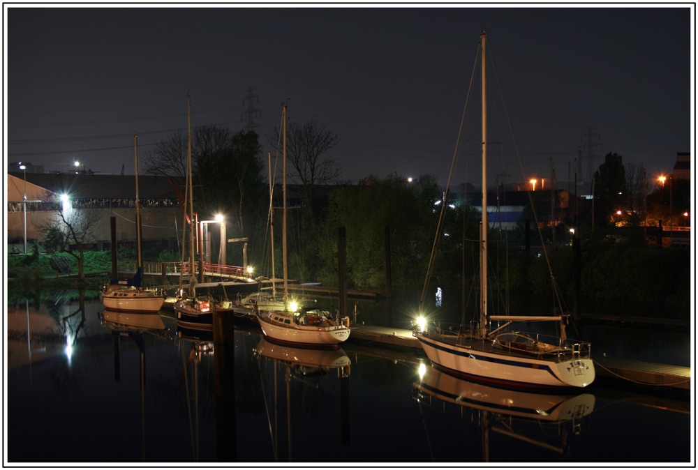 Segelschiffe bei Nacht