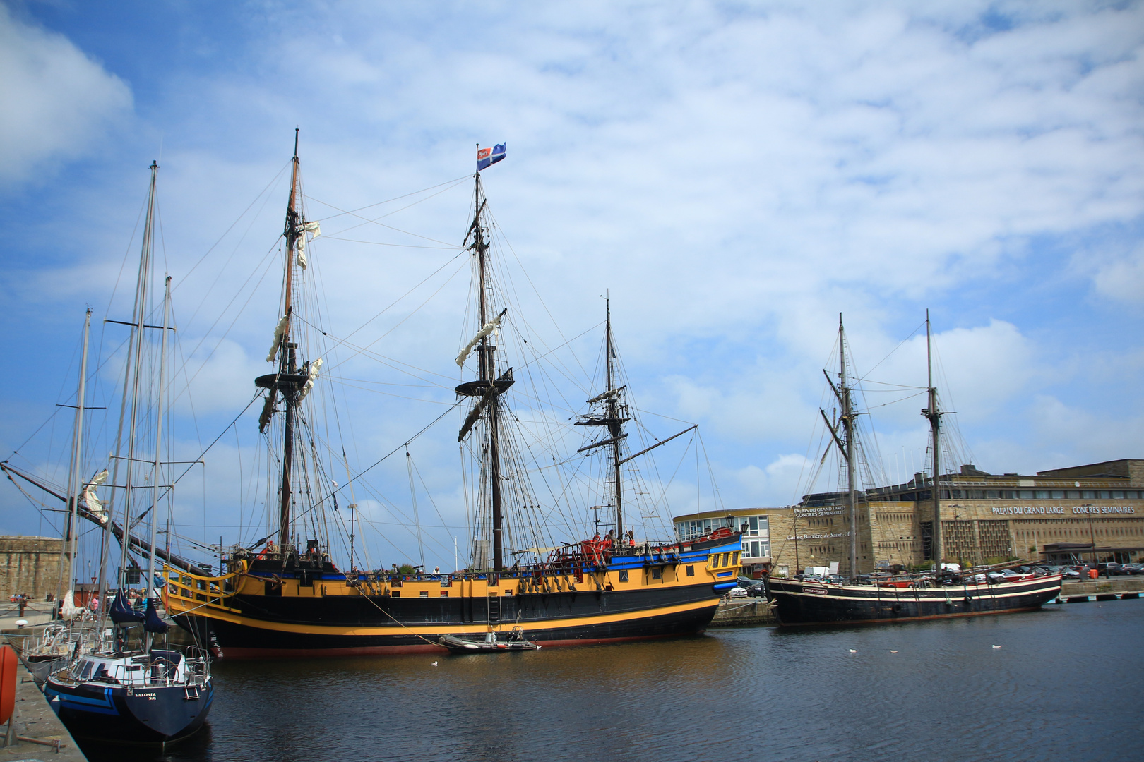 Segelschiffe im Hafen von Saint-Malo
