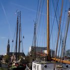Segelschiffe mit hohen Masten