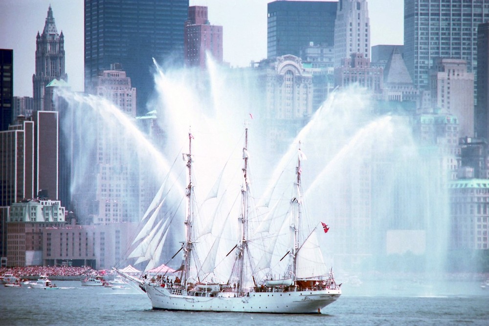 Segelschulschiff "Danmark" vor New York