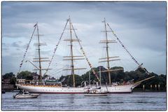 Segelschulschiff DEUTSCHLAND über die Toppen geflaggt.