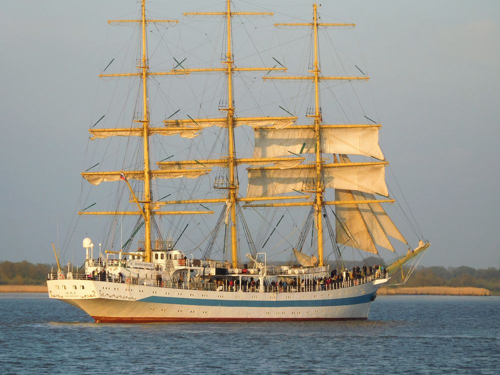 Segelschulschiff " MIR "