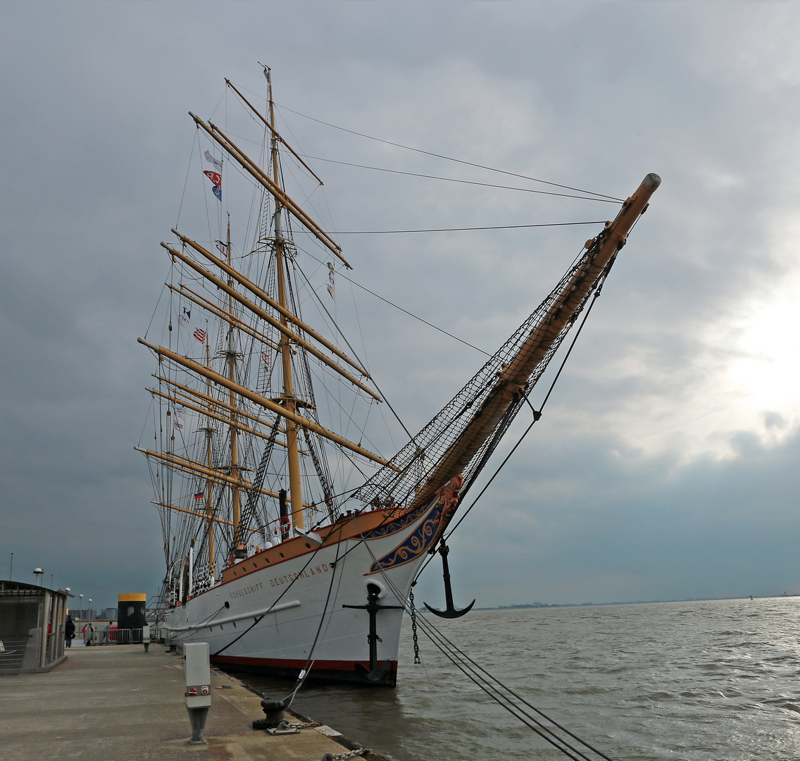 Segelschulschiff "Schulschiff Deutschland" -Bremerhaven-