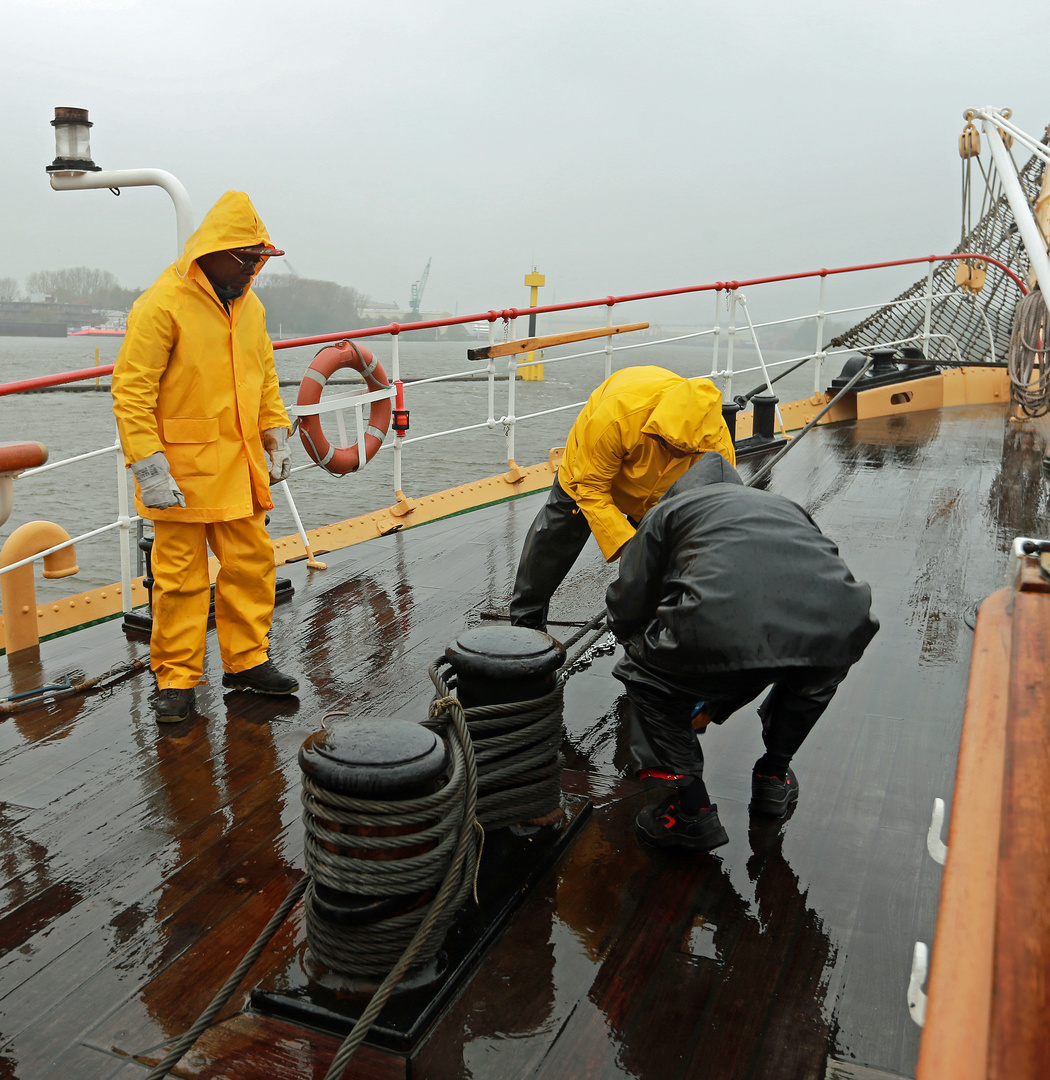 Segelschulschiff "Schulschiff Deutschland" -Schietwetter-