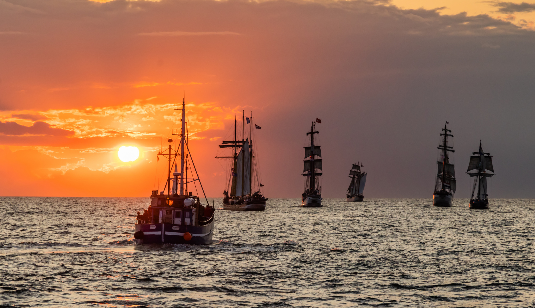 Segeltörn am Abend -2 -Hanse Sail