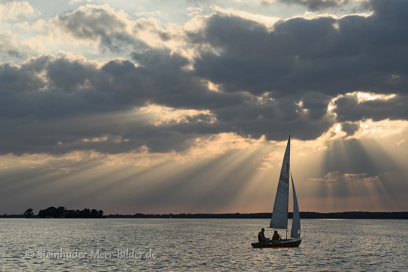 Segeltörn am Abend auf dem Steinhuder Meer