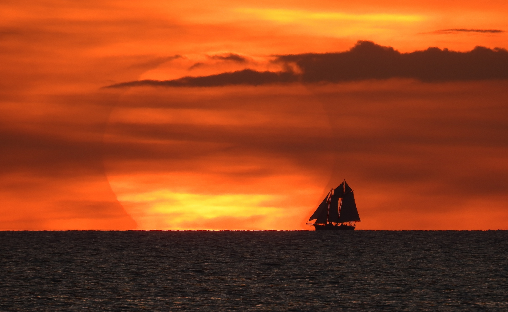 Segeltörn in den Sonnenuntergang